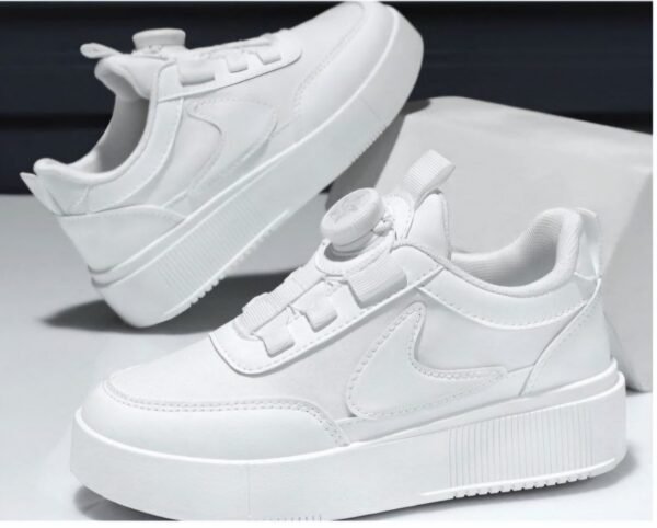 001-4 FEMALE BOXED SNEAKERS